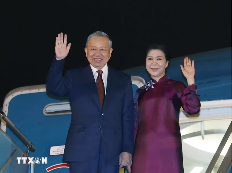 Tổng Bí thư, Chủ tịch nước Tô Lâm và Phu nhân lên đường thăm cấp Nhà nước đến Trung Quốc Tổng Bí thư, Chủ tịch nước Tô Lâm và Phu nhân lên đường thăm cấp Nhà nước đến Trung Quốc