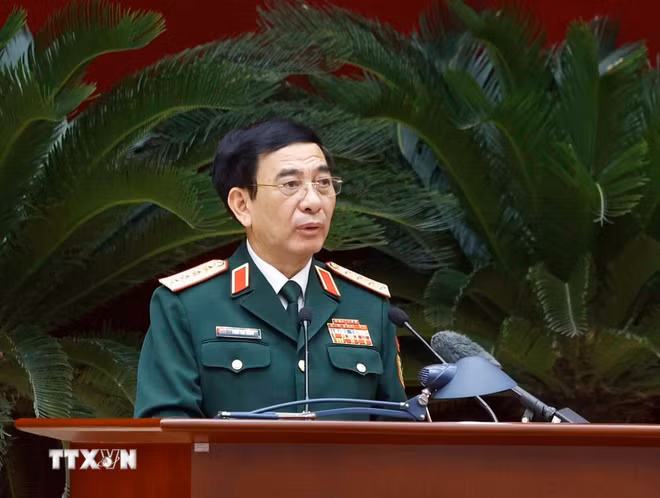 hoi nghi cong bo quyet dinh cua bo chinh tri ve cong tac can bo 8698024 8