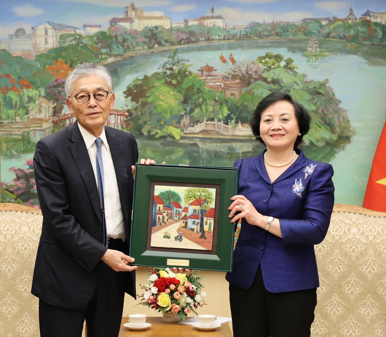 z773187100418322faf3ce4fada36819240ccddf4baf37 1776330390541946678157